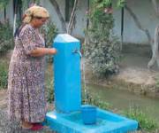  <p>À Karajida, l'eau potable arrive enfin au village (DDC)</p>