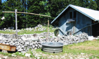  <p>Système rudimentaire de récupération d'eau de pluie<br class='manualbr' />sur les crêtes jurassiennes<br class='manualbr' />© aqueduc.info</p>